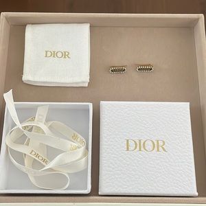 Dior earrings with pearl